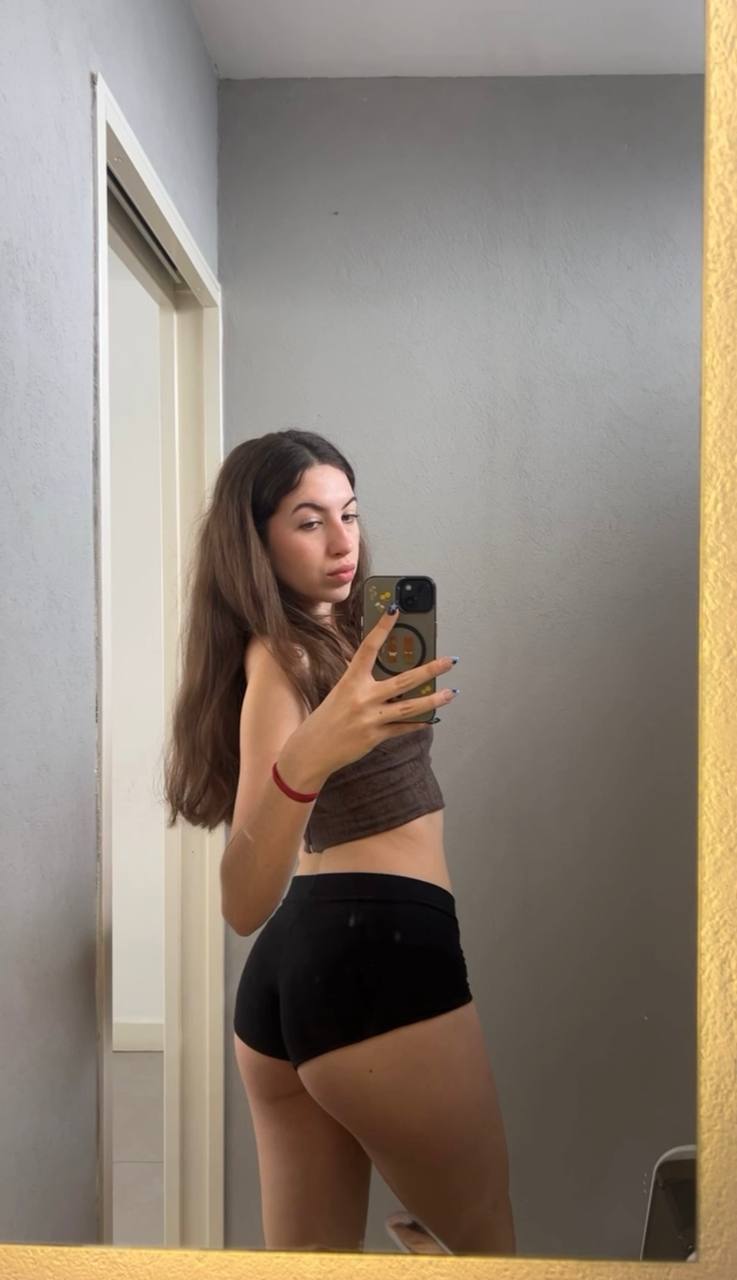 Amber in her underwear in Santiago