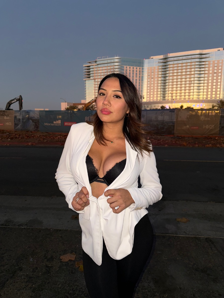 Take a pause and enjoy Ali Cruz — streaming from Santiago