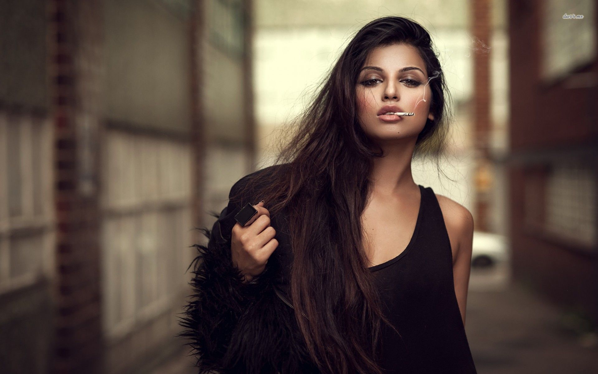 A playful frame from Sassy girls — online in Santiago