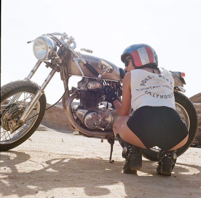 A playful frame from Girls on a motorcycle — online in Santiago
