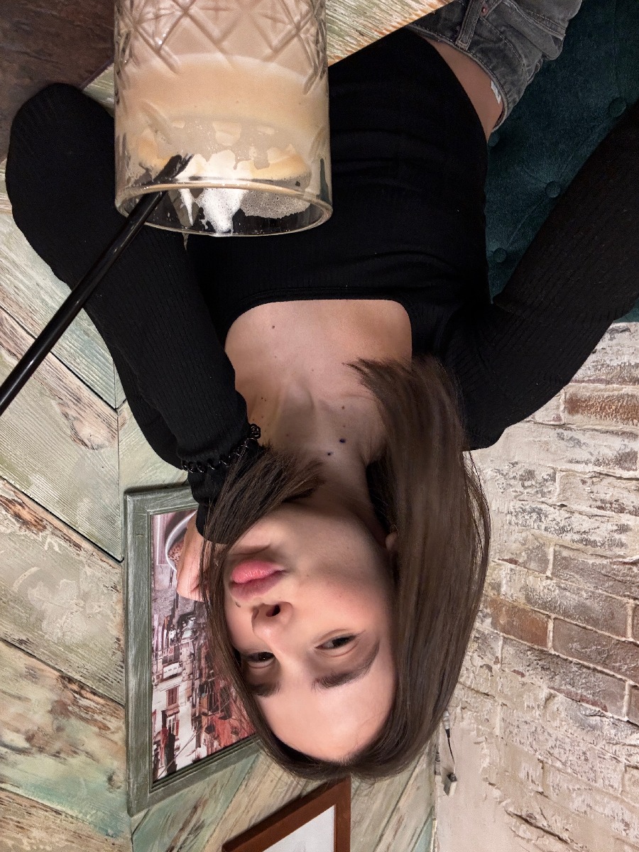 Fresh photos, fresh mood — Tina online in Santiago